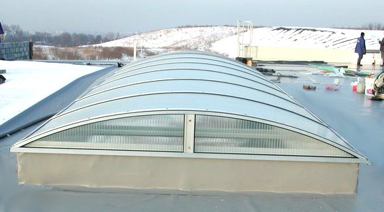 Installation of polycarbonate rooflights membrane
