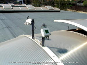 Ventilation flaps with a weather sensor