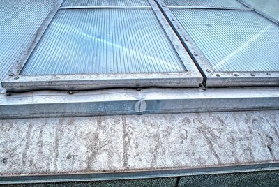 1.  okna dachowe z poliwęglanu 