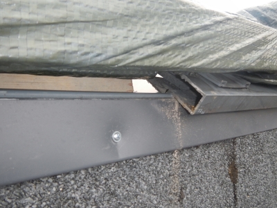 4  zniszczenia swietlika dachowego zpowodu braku czujekpogody po wichurze jpg
