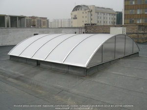 Wyremontowany poliwęglanowy świetlik dachowy w Warszawie