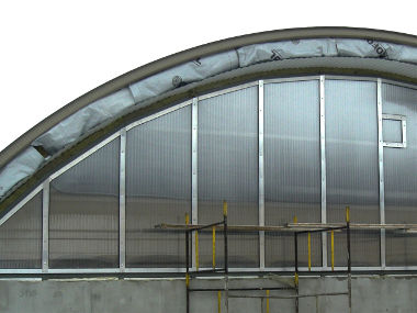 5f. fasada z poliwęglanu na profilach Eskade