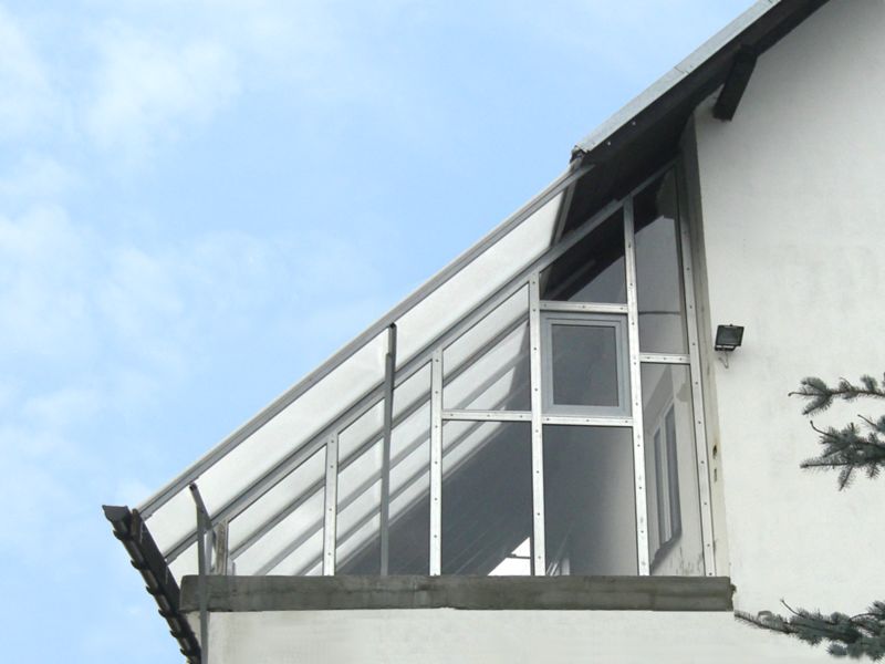 Zadaszenie balkonu zabudowane